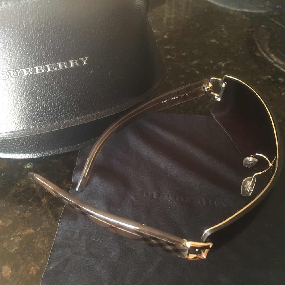 Authentic Burberry Sunglasses - Picture 11 of 14